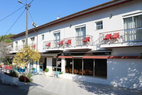 Hostal Alojamento Correia