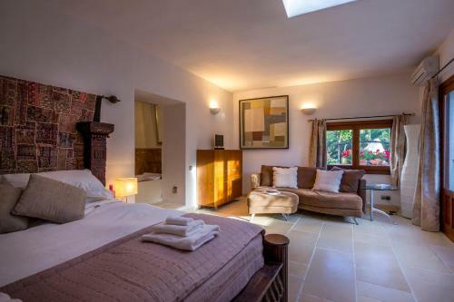 Beautiful 5 Star Villa With Private Pool, Ibiza Villa 1040