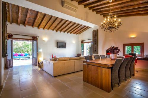 Beautiful 5 Star Villa With Private Pool, Ibiza Villa 1040