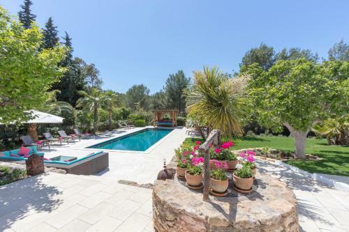 Beautiful 5 Star Villa With Private Pool, Ibiza Villa 1040