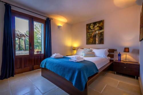 Beautiful 5 Star Villa With Private Pool, Ibiza Villa 1040