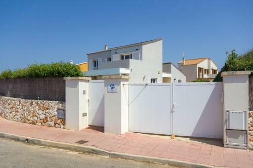 Gris 4 Bedroom Villa, Cala'n Forcat