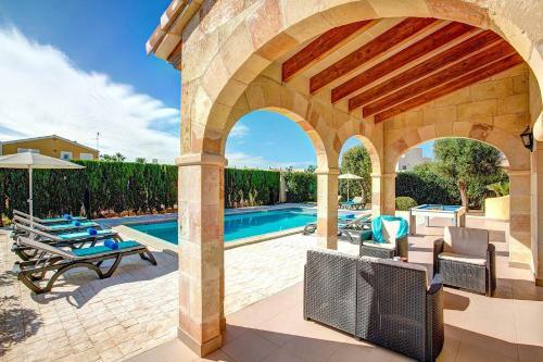 Mares 4 Bedroom Villa, Cala'n Forcat