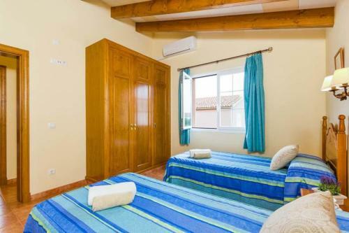 Cala'n Blanes Villa Sleeps 6 With Pool Air Con And Wifi