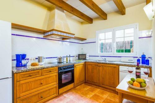 Cala'n Blanes Villa Sleeps 6 With Pool Air Con And Wifi
