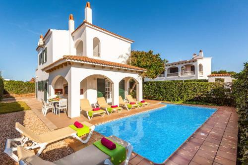 Sunflower 3 Bedroom Villa, Cala Blanca
