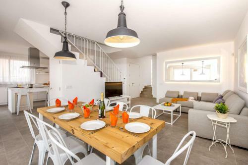 Aguamarina 4 Bedroom Villa, Cala'n Forcat