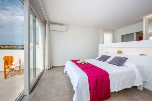 Aguamarina 4 Bedroom Villa, Cala'n Forcat