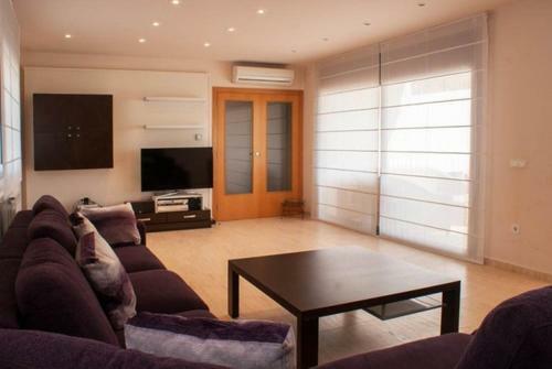 Segur De Calafell Villa Sleeps 8 Pool