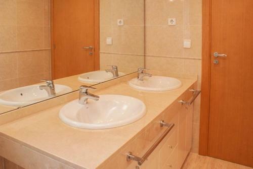 Segur De Calafell Villa Sleeps 8 Pool