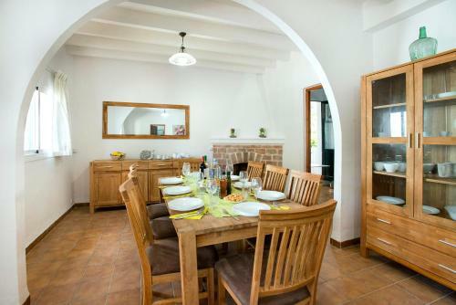 Sant Climent Villa Sleeps 8 Pool Air Con Wifi