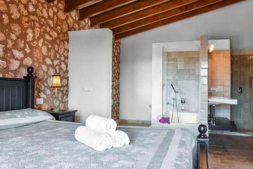 S'horta Villa Sleeps 8 Pool Air Con Wifi