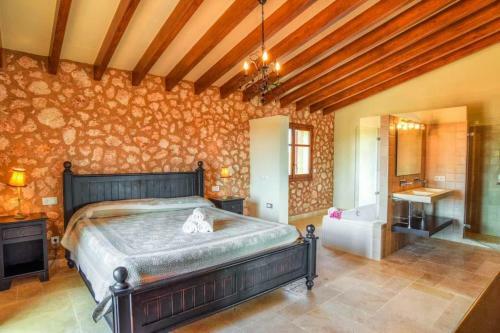 S'horta Villa Sleeps 8 Pool Air Con Wifi