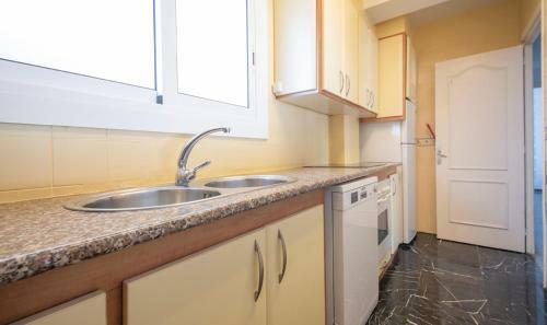 R107 Beachfront Apartment In Calafell