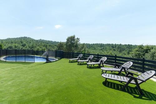 Montbarbat Villa Sleeps 8 Pool Wifi