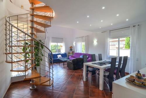 Montbarbat Villa Sleeps 8 Pool Wifi
