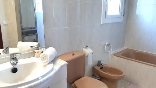 Montbarbat Villa Sleeps 8 Wifi
