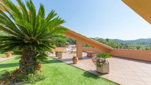 Montbarbat Villa Sleeps 14 With Pool