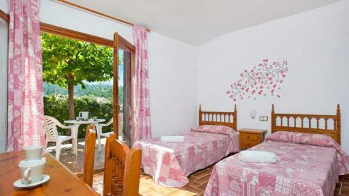 Montbarbat Villa Sleeps 14 With Pool
