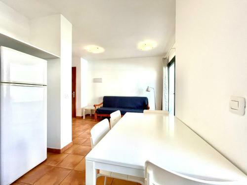 Apartamento Con Dos Dormitorios, Cerca de La Playa En Los Cancajos