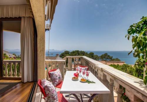 Alcanada Holiday Home Sleeps 5 With Pool And Air Con