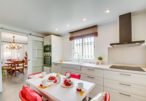 Alcanada Holiday Home Sleeps 5 With Pool And Air Con