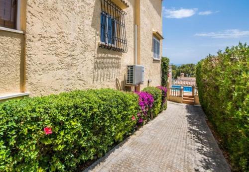 Alcanada Holiday Home Sleeps 5 With Pool And Air Con