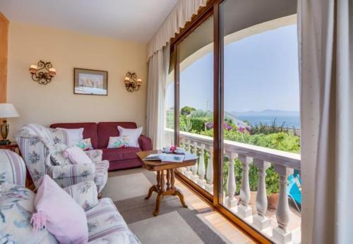 Alcanada Holiday Home Sleeps 5 With Pool And Air Con