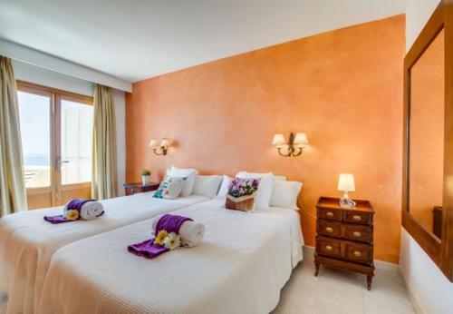 Alcanada Holiday Home Sleeps 5 With Pool And Air Con