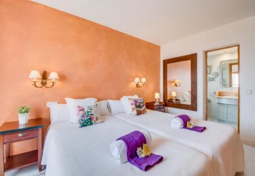 Alcanada Holiday Home Sleeps 5 With Pool And Air Con