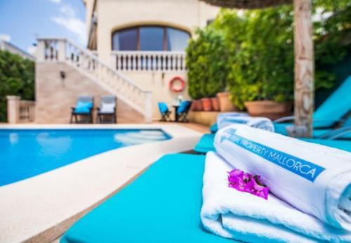Alcanada Holiday Home Sleeps 5 With Pool And Air Con