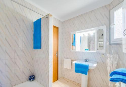 Alcanada Holiday Home Sleeps 6 With Wifi