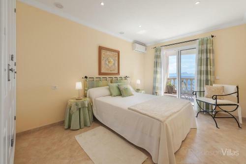 Alcanada Villa Sleeps 8 With Pool Air Con And Wifi