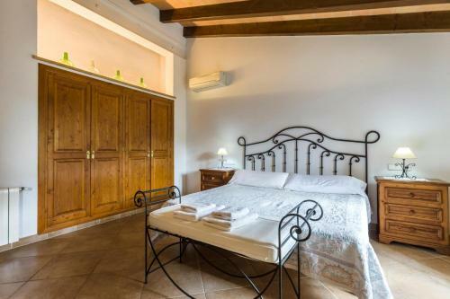 Sa Pobla Villa Sleeps 14 With Pool And Air Con