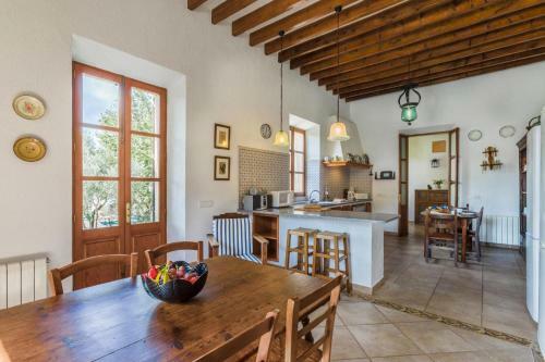 Sa Pobla Villa Sleeps 14 With Pool And Air Con