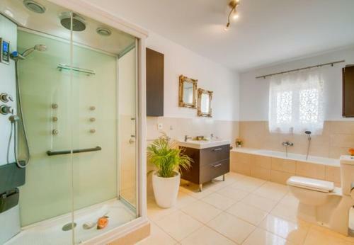 Sa Pobla Villa Sleeps 6 With Pool Air Con And Wifi