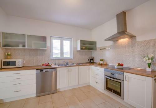 Sa Pobla Villa Sleeps 6 With Pool Air Con And Wifi
