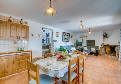 Sa Pobla Holiday Home Sleeps 6 With Pool