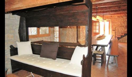 L'espunyola Villa Sleeps 16 With Pool