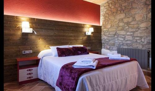 L'espunyola Villa Sleeps 24 With Pool