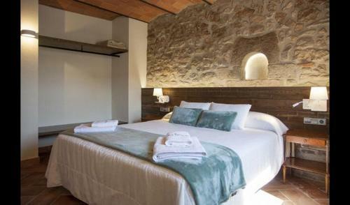 L'espunyola Villa Sleeps 24 With Pool