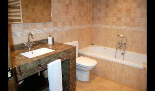 L'espunyola Villa Sleeps 19 With Pool