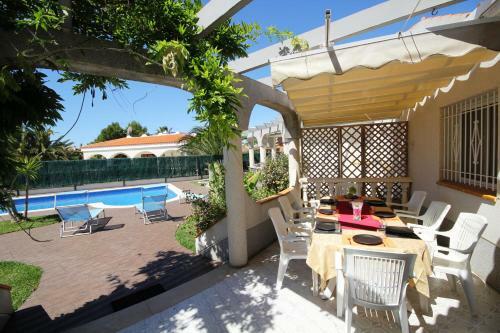 Riumar "four Seasons", 200m To Beach, Private Pool, On-site-service, Dog Beach