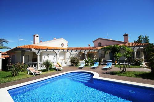 Riumar "four Seasons", 200m To Beach, Private Pool, On-site-service, Dog Beach