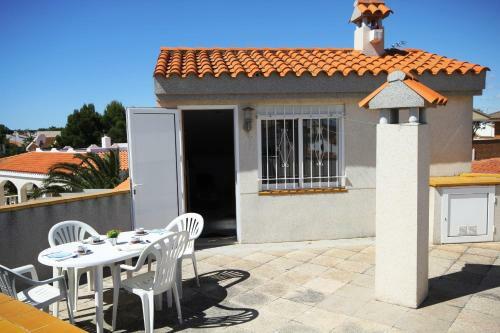 Riumar "four Seasons", 200m To Beach, Private Pool, On-site-service, Dog Beach