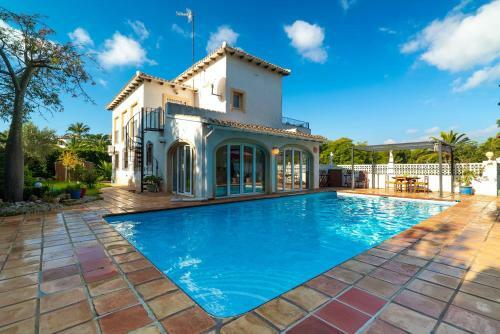 Xabia Villa Sleeps 6 Pool Air Con Wifi