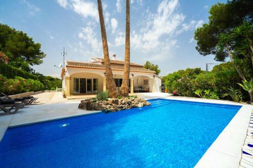 Xabia Villa Sleeps 4 With Pool Air Con And Wifi