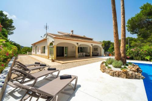 Xabia Villa Sleeps 4 With Pool Air Con And Wifi