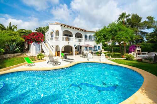 Xabia Villa Sleeps 8 With Pool And Air Con