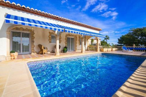 Xabia Villa Sleeps 6 With Pool Air Con And Wifi